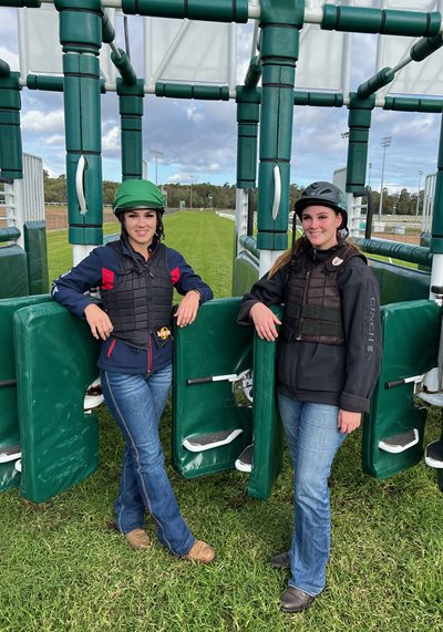Barrier attendant sisters on the front line :: Racing Queensland