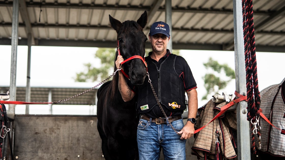 Barnes hustling to claim maiden Redcliffe Gold Cup :: Racing Queensland